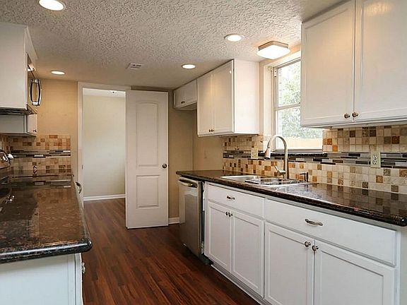 3rd image of 246 Highland Terrace Dr