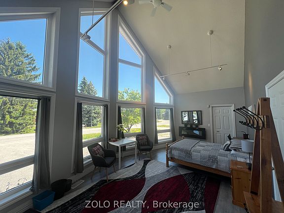 2nd image of 112 Carmichael Cres