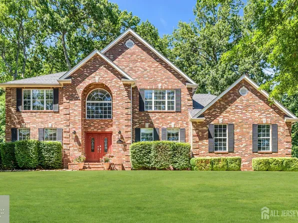 4 Scott Dr, Monroe Township, NJ 08831