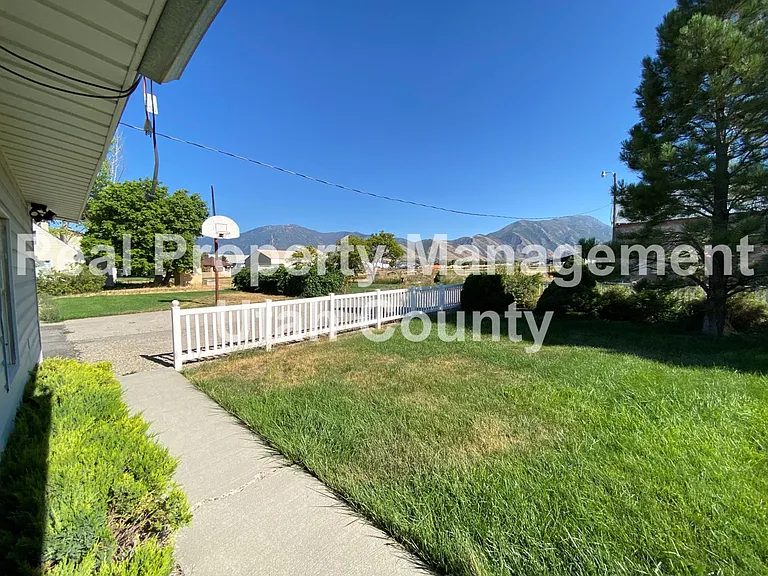 1285 W Utah Ave — Photo 41