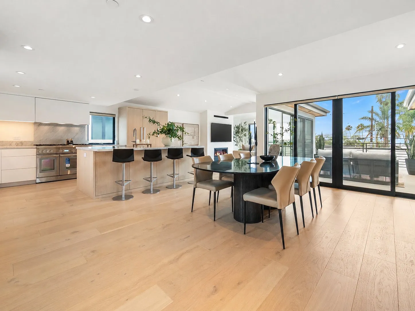 Furnished 4 Bed, 3 Bath Home in Cardiff by the Sea with Ocean View| $19000/mo| Month-to-month — Photo 3