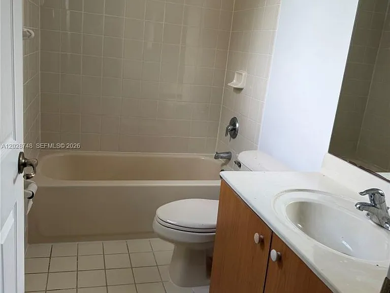 994 NE 42nd Ter — Photo 14