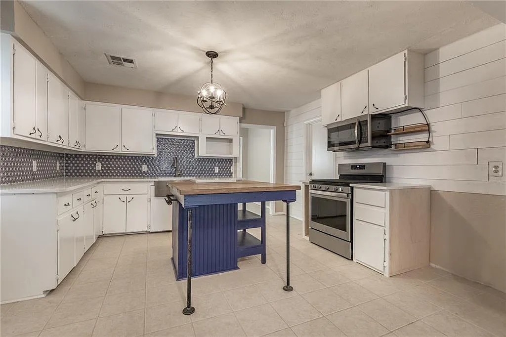 3 bed, 1104 sqft, $1,350 — Photo 4