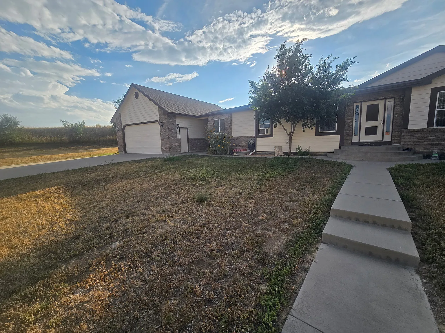 6 bed, 2.5 bath, 5000 sqft, $3,500 — Photo 1