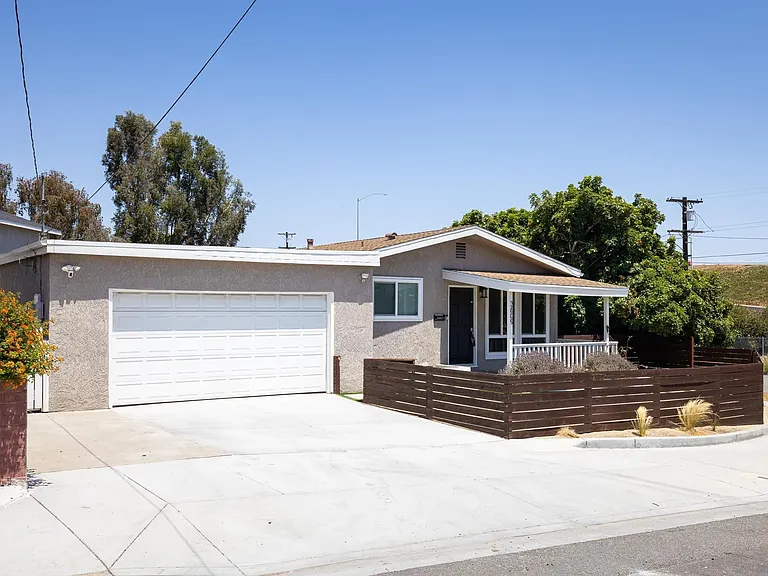 3609 Nassau Dr — Photo 2