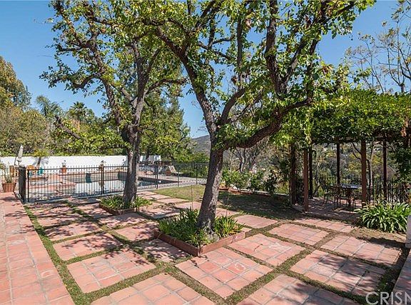 4th image of 18870 Pasadero Dr