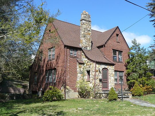 2nd image of 701 Jefferson Ave N