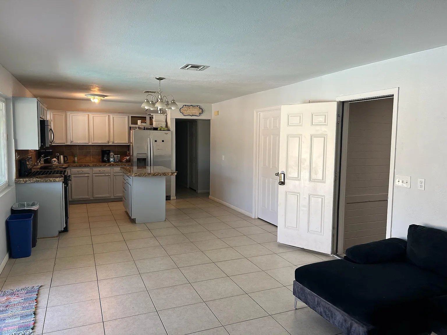 4 bed, 2.0 bath, 1800 sqft, $1,364 — Photo 2