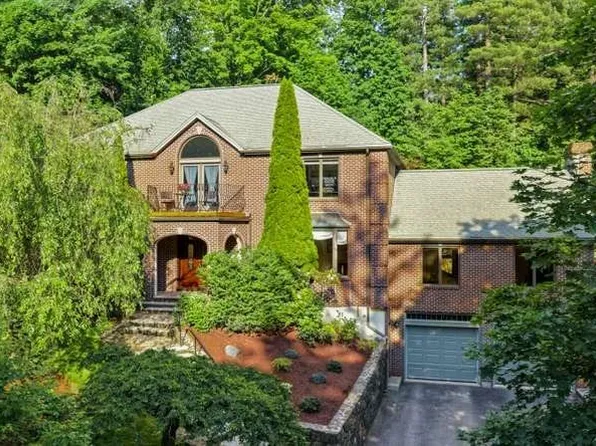 55 Meriam St, Lexington, MA 02420