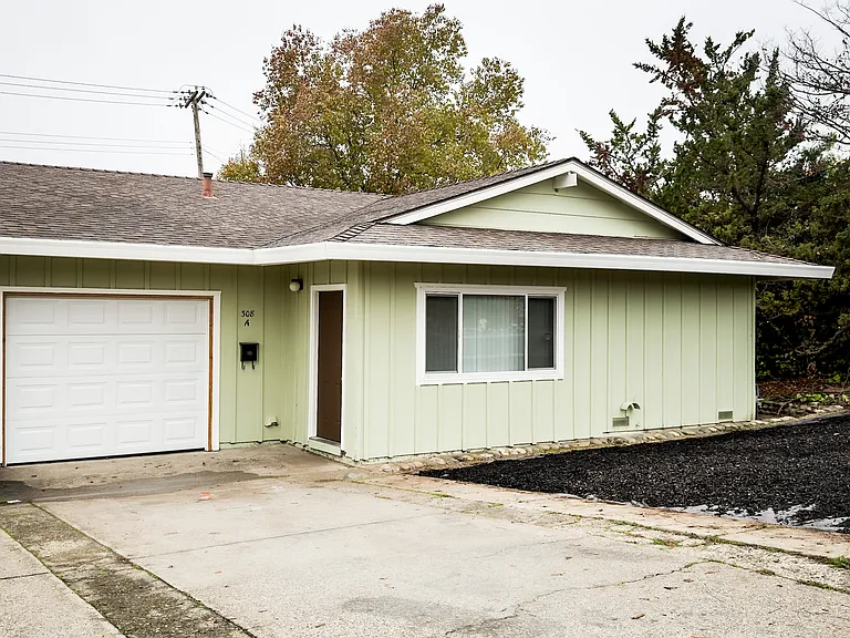 308 Montrose Dr #A — Photo 2