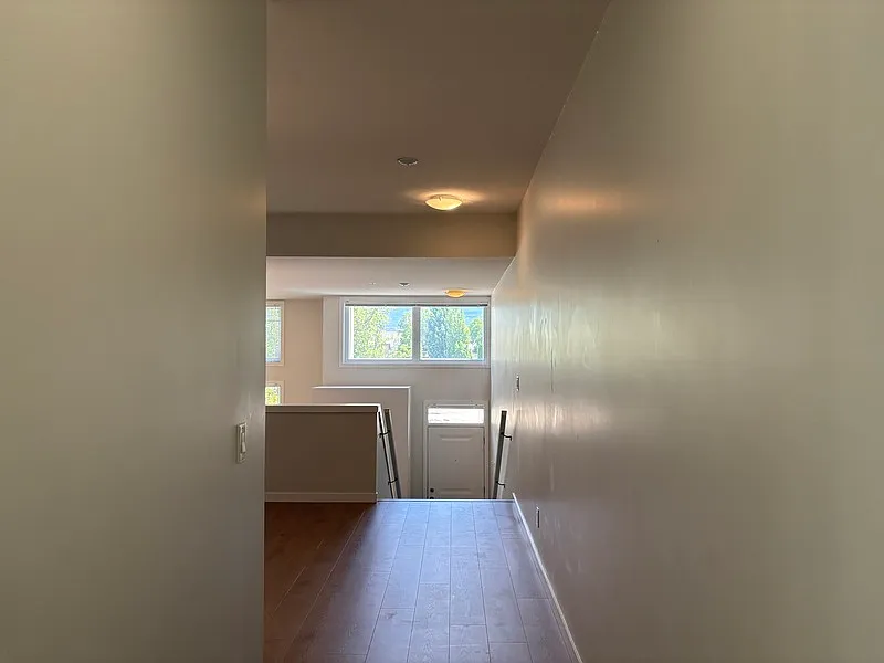 1 bed, 2.0 bath, 1040 sqft, $1,995 — Photo 3