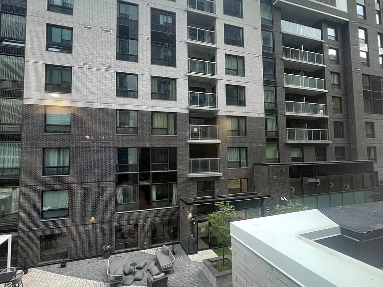 340 Queen St #408 — Photo 18
