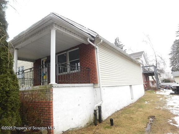 2nd image of 805 Ferdinand St