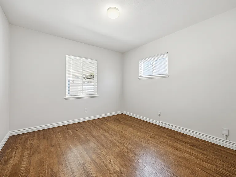 225 N Orchard Ave — Photo 20
