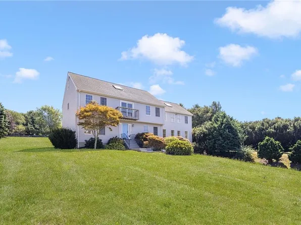 18 J H Dwyer Dr, Middletown, RI 02842