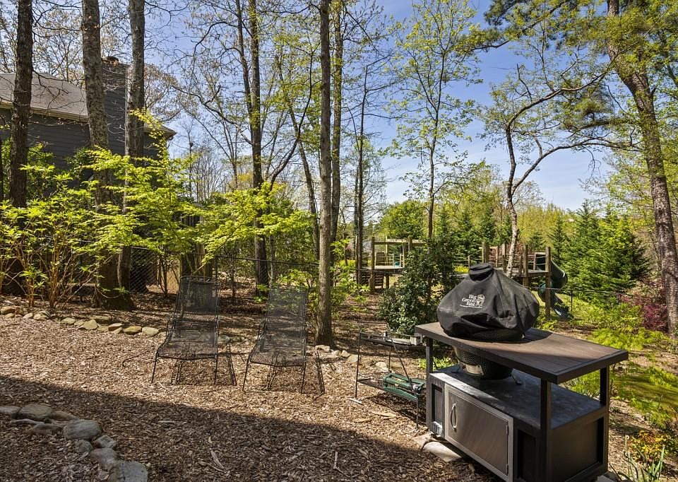 2nd image of 520 N Satinwood Pl