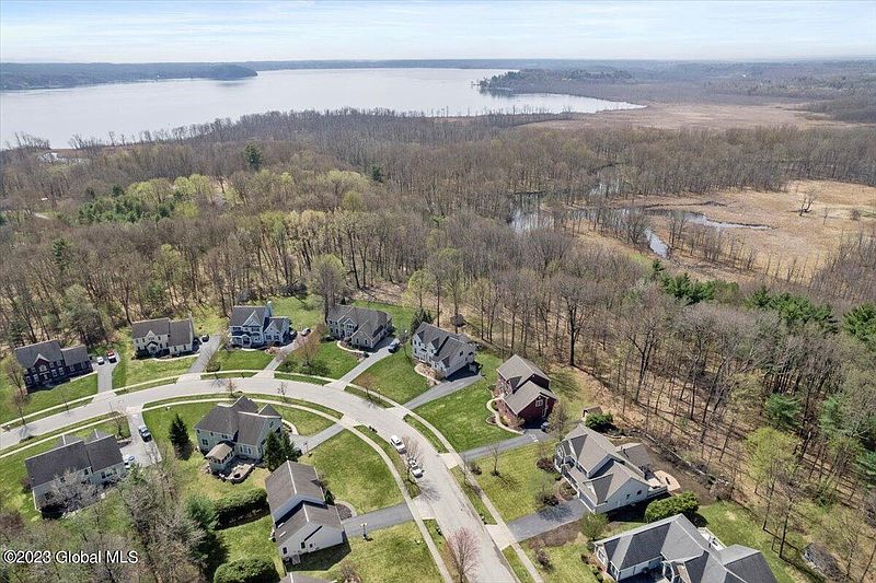 5th image of 40 Tyler Drive