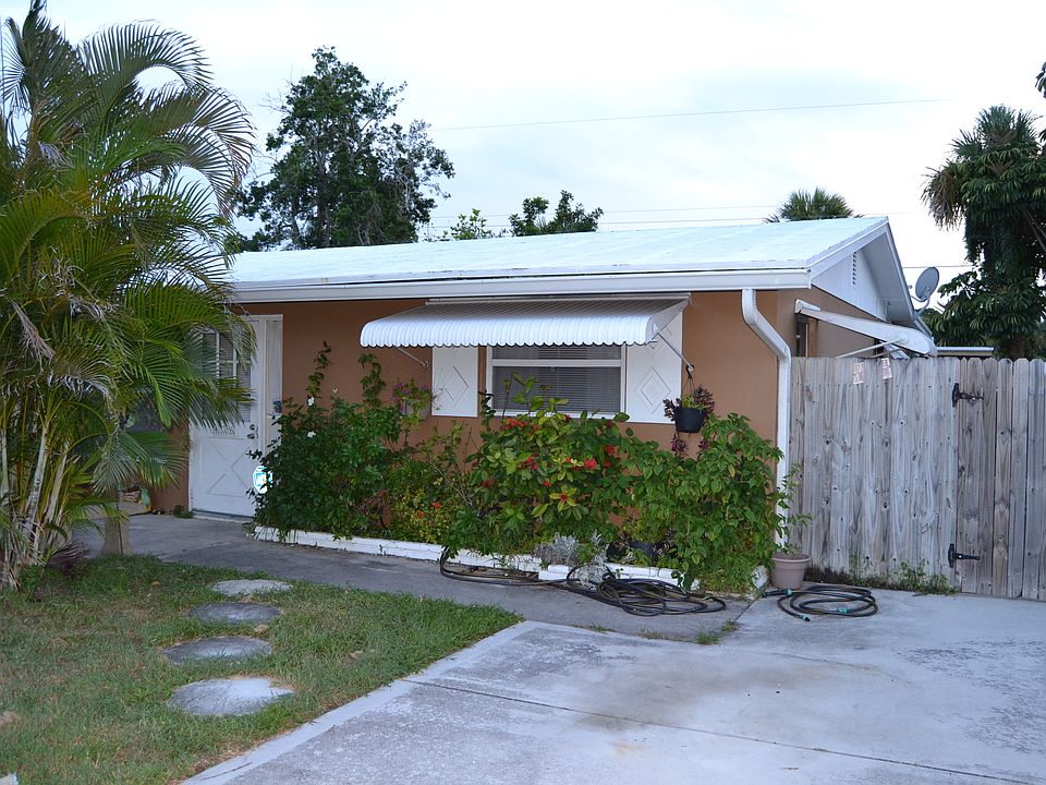 1st image of 436 SE Parkway Dr