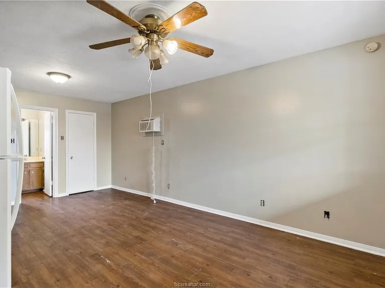 607 Wades Way #5 — Photo 3