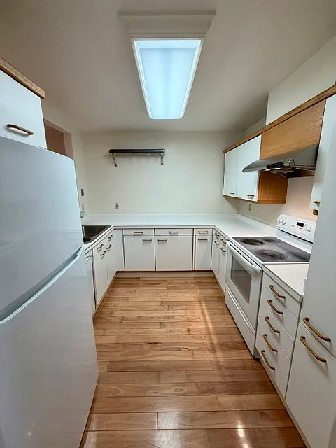 2 bed, 2.5 bath, 1196 sqft, $4,500 — Photo 3