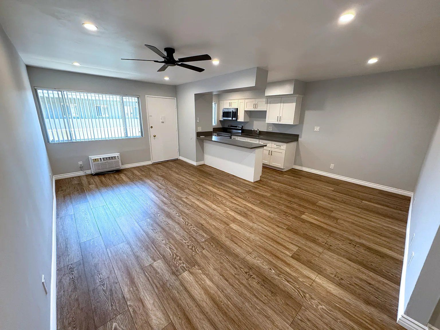 2 bed, 850 sqft, $2,500 — Photo 1