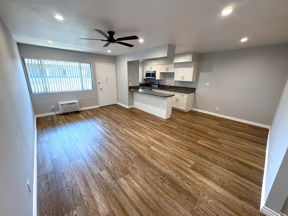 6911 Haskell Ave #205