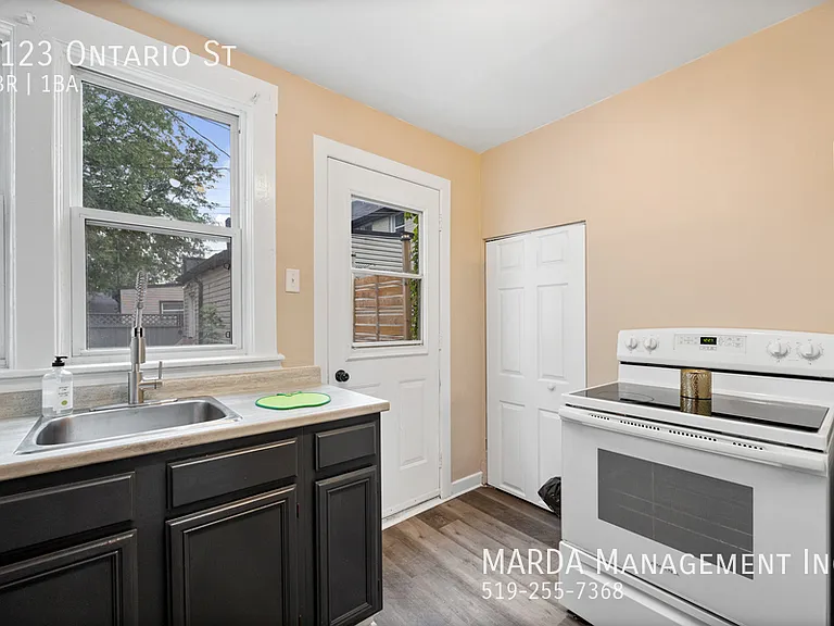 2123 Ontario St — Photo 10