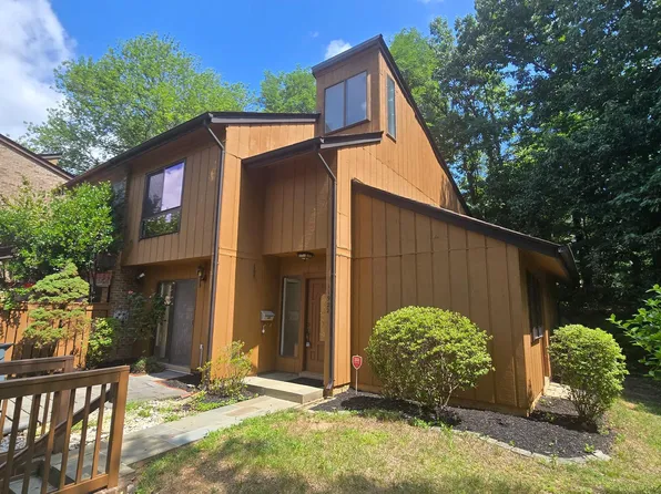 11922 Escalante Ct, Reston, VA 20191