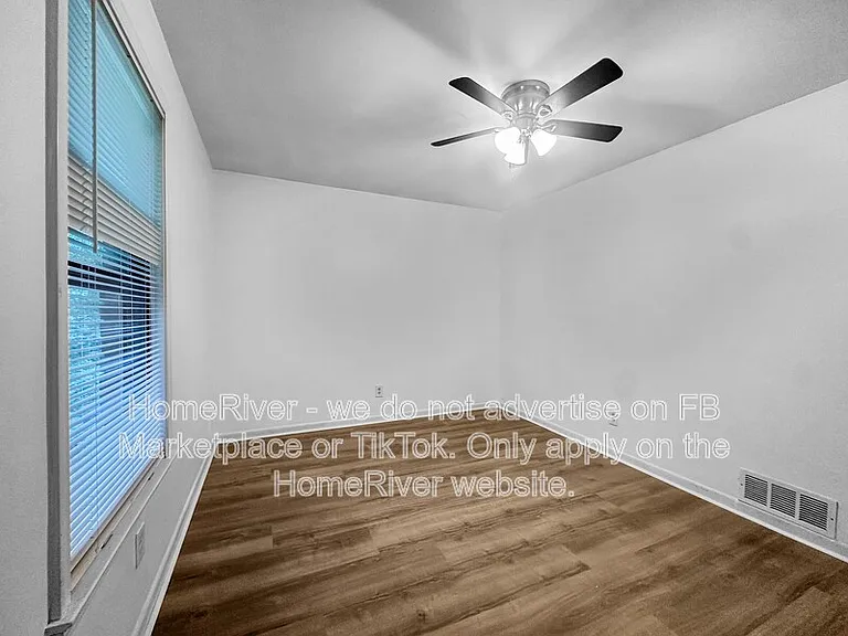 573 Evergreen Ter #3 — Photo 6