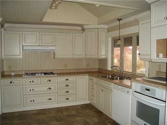 4th image of 90 Clement Dr