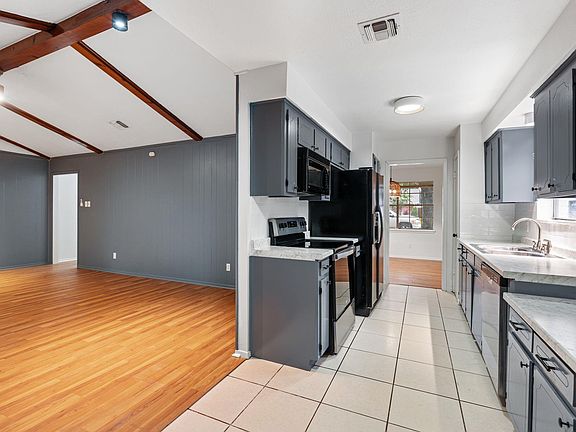 5th image of 822 N Kaufman Dr