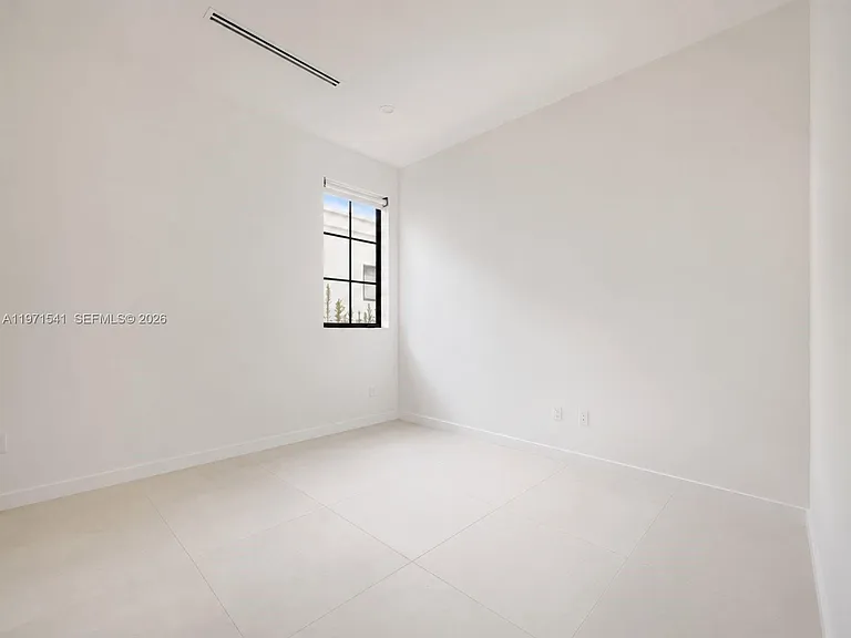 885 NE 76th St — Photo 21