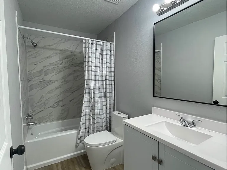 226 Bronson St — Photo 5