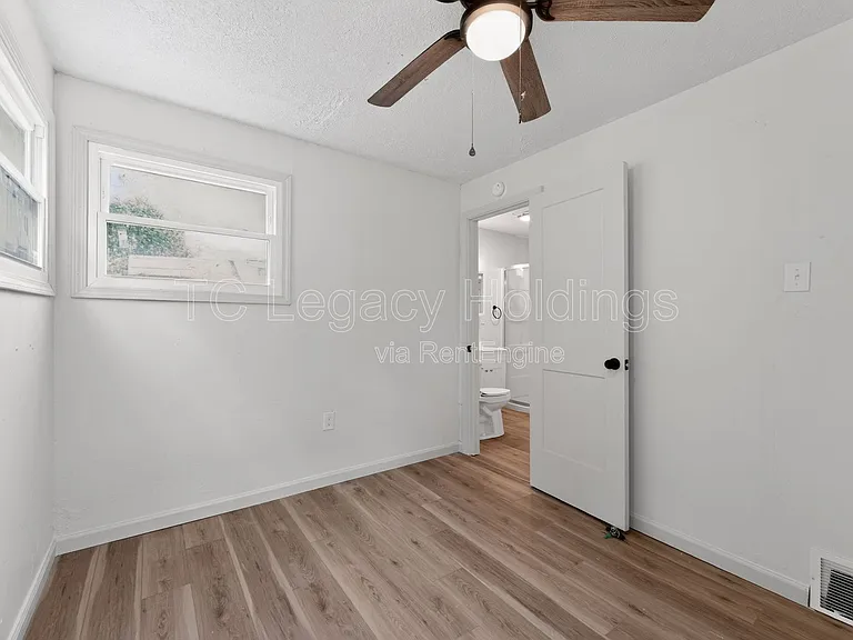 1533 Hoffman Ave — Photo 28
