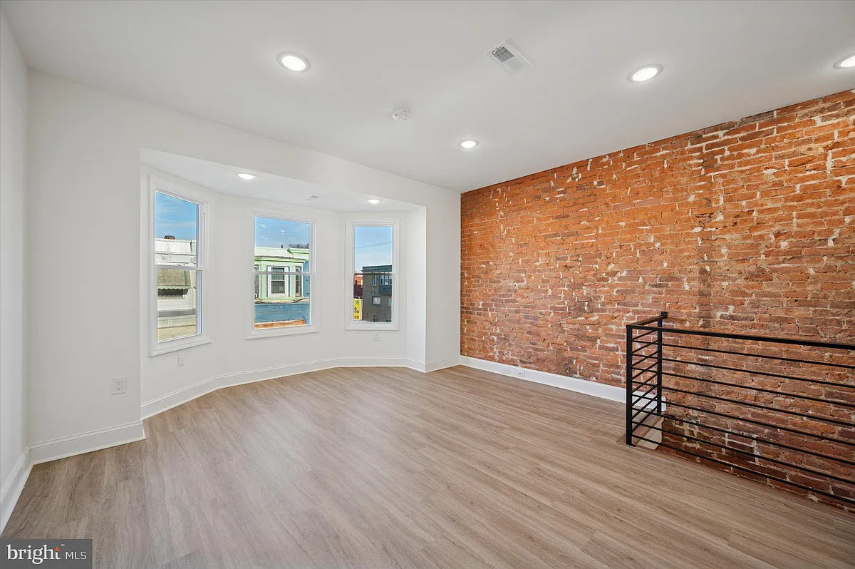 Building Photo - 5644 Blakemore St #2