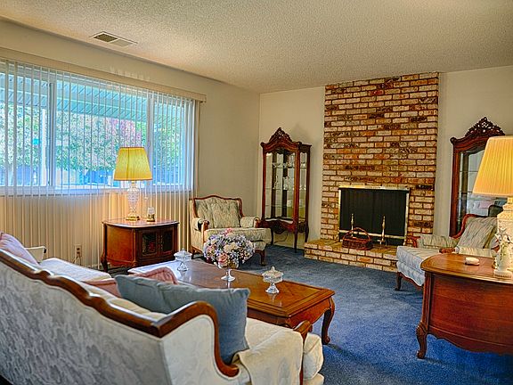 2nd image of 208 Hacienda Ln