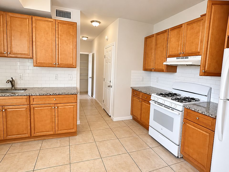 1st image of 355 10th Ave #2