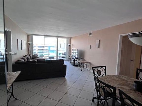 3rd image of 5161 Collins Ave #Cu-1701