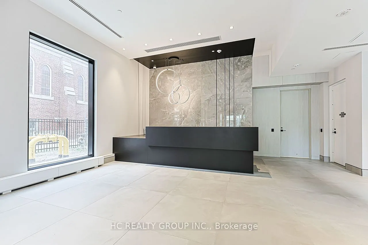 Burke Condos — Photo 3