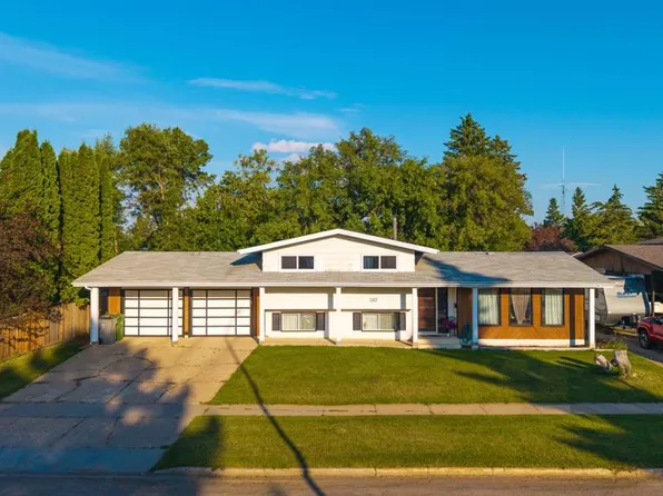 3007 W 52nd Ave, Lloydminster, AB T9V 1P4
