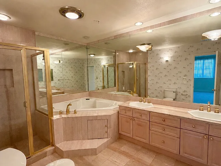 153 N San Mateo Dr #209 — Photo 16
