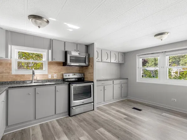 71 Maplewood Dr, Halifax, MA 02338