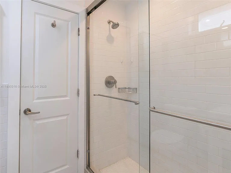 241 28th St #1 — Photo 15