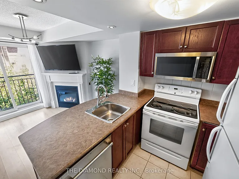 16 Laidlaw St #912 — Photo 5