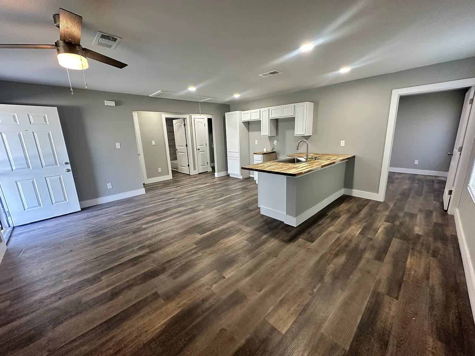 3 bed, 926 sqft, $1,500 — Photo 3