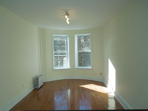 5th image of 465 Park Pl APT 2R