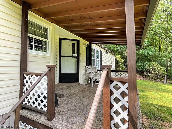 3rd image of 127 Heritage Ln
