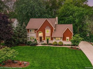 925 Indianpipe Rd, Lake Orion, MI 48360