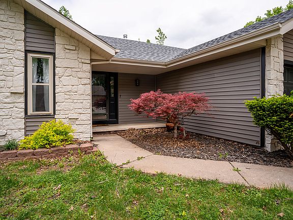 4th image of 303 Raintree Street