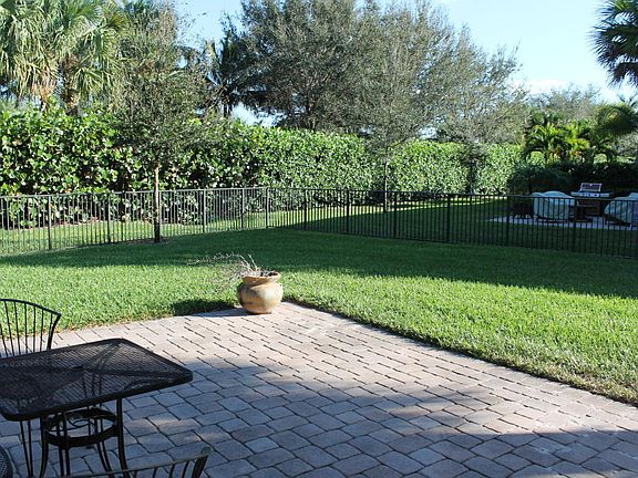 4th image of 4575 Cadiz Cir